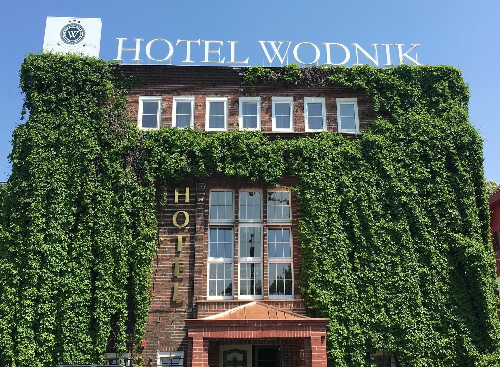 Hotel Wodnik ヴロツワフ エクステリア 写真